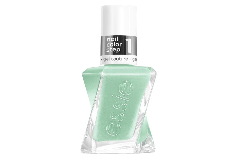 A shopping editor reviews the on-sale Essie Gel Couture Long-Lasting Nail Polish Top Coat which has been worn by Selena Gomez. Shop the $10 top coat that makes regular nails look like a gel manicure.