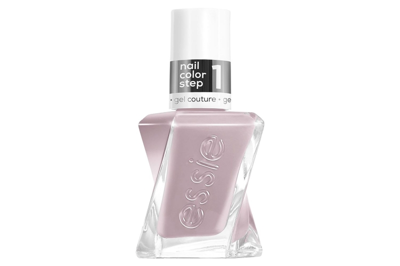 A shopping editor reviews the on-sale Essie Gel Couture Long-Lasting Nail Polish Top Coat which has been worn by Selena Gomez. Shop the $10 top coat that makes regular nails look like a gel manicure.