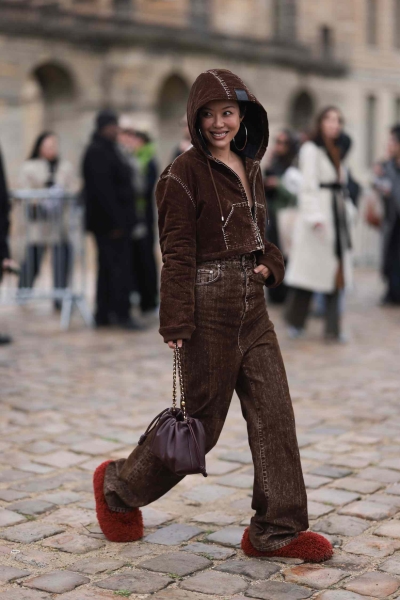 Brown pants are just as versatile as black or tan ones, but if you're unfamiliar with how to style your brown trousers, jeans, or leather pants, we've got inspiration for you.