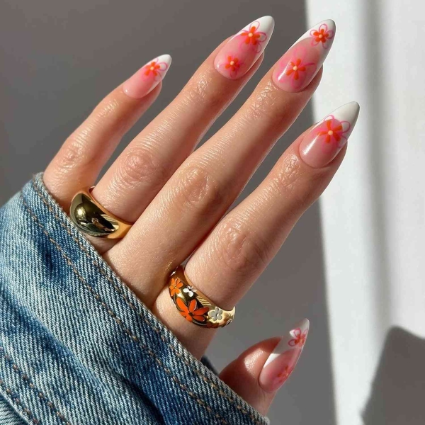 French manicures look especially elegant on almond-shaped nails. Here, discover over a dozen ways to wear almond French tip nails.