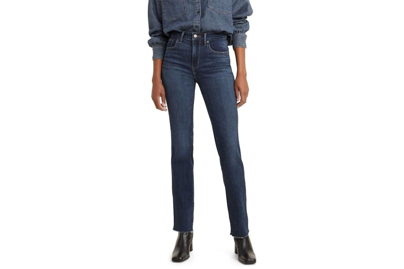 I rounded up 50 of the best fashion deals under $50 from Amazon’s Big Spring Sale, and it includes Levi’s jeans that are 76 percent off, classic Hanes T-shirts that are $6, and more. But hurry, the sale ends today.