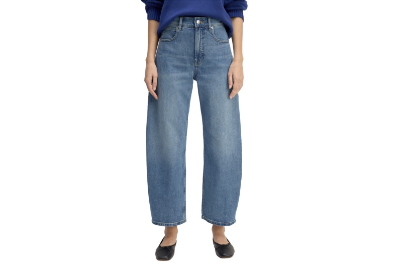 Katie Holmes and Julianna Moore both wore barrel jeans. I found 10 lookalike bow-legged denim styles from Amazon, Nordstrom, Free People, and more, starting at $25.