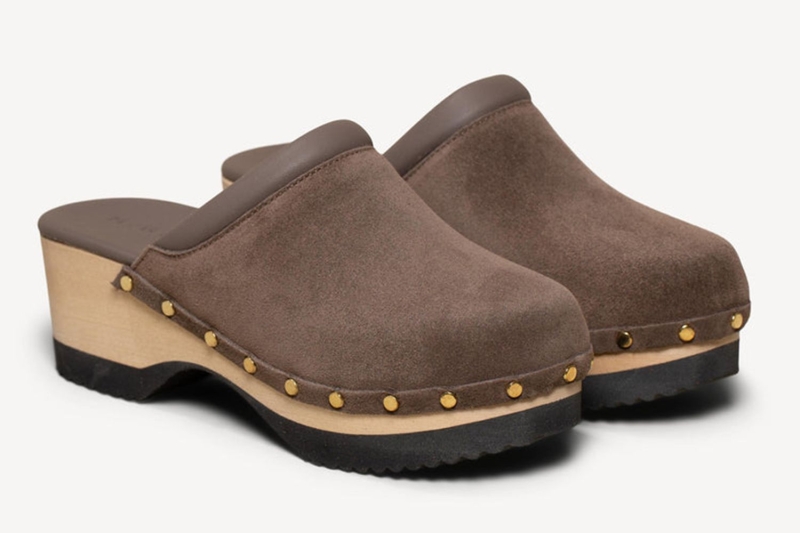 M.Gemi’s famous Greta Clog that keeps selling out is $100 off right now. Shop the comfy spring-perfect shoe at the lowest price of the year before it sells out.