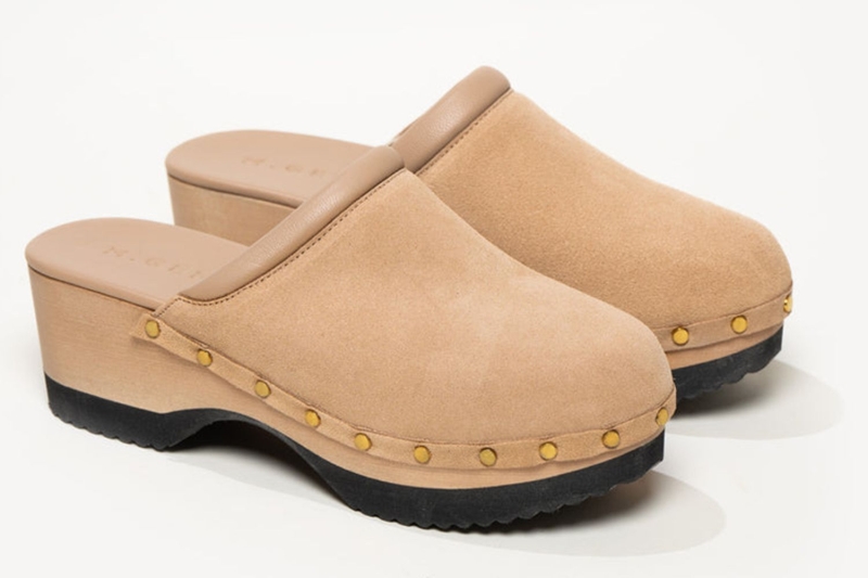 M.Gemi’s famous Greta Clog that keeps selling out is $100 off right now. Shop the comfy spring-perfect shoe at the lowest price of the year before it sells out.