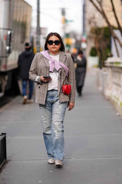 Mom jeans are a tried and true denim style that's not going anywhere anytime soon. So why not embrace the relaxed fit and elevate things by wearing them with eye-catching yet practical shoes.