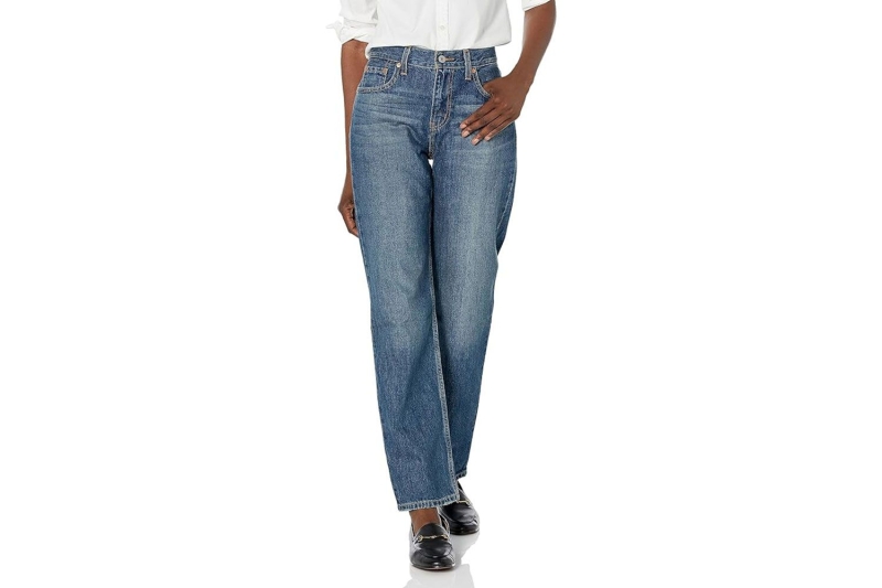 Pamela Anderson wore a pair of relaxed straight-leg jeans in Los Angeles. I found 10 similar slouchy straight jeans that are perfect for spring from Levi’s, Gap, and Madewell starting at $34.