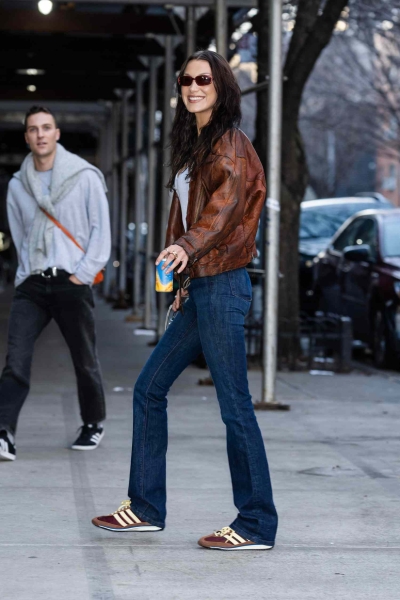 Skinny jeans are making a comeback, and we could not be more excited about it. Read here for the eight styles of shoes that go best with the form-fitting and flattering denim.