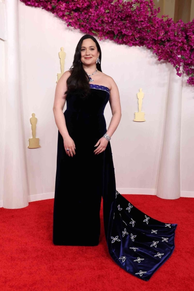 The 96th Academy Awards red carpet was filled with fabulous frocks and standout silhouettes. Celebrities like America Ferrera, Emma Stone, and Lily Gladstone brought plenty of old-school Hollywood glamour to the night's proceedings. See ahead for our picks for the best dressed of the night.