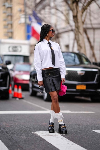 Wondering what shoes to wear with a mini skirt? Check out 9 styles you can incorporate into your next mini skirt outfit no matter the temperature.