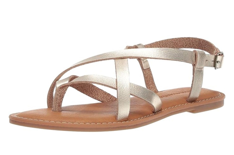 A shopping editor is buying these five comfortable sandals ahead of summer, including thong, slide, and cork footbed versions. Shop spring footwear for under $40 on Amazon.