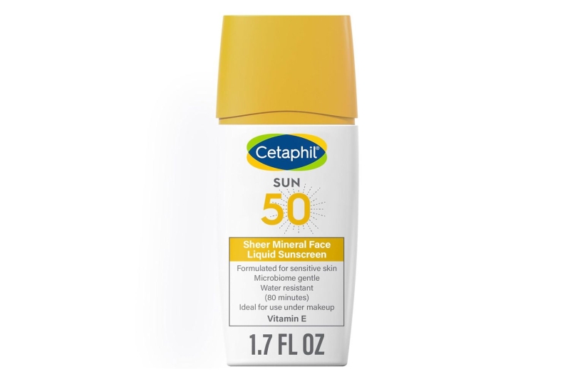 Celebrity makeup artist Carolina Gonzales tells a shopping editor about the Cetaphil Daily Hydrating Lotion. Shop the $14 face moisturizer on Amazon.