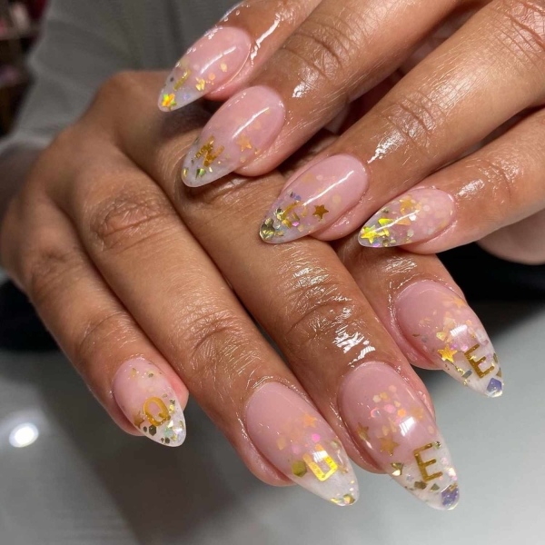 Glitter ombré nail designs are great for special occasions and everyday manicures. Here are over 25 glitter ombré nail looks to inspire your next mani.
