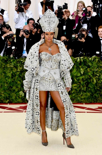 In a new interview with 'Extra,' Rihanna teased that her 2024 Met Gala look is going to be "simple" compared to her past looks.