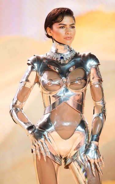 In a video for 'Vogue,' Zendaya explained that she almost passed out when she wore a vintage Mugler robot suit during a 'Dune: Part Two' press event in London.