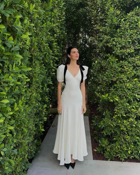 Kendall Jenner celebrated Easter with her family in Palm Springs while wearing the dreamiest spring dress.