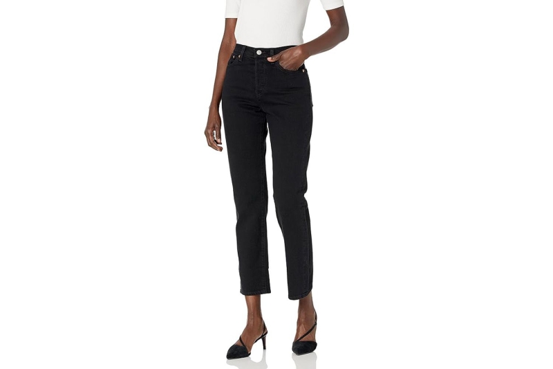 Look of the Day for April 18, 2024 features Karlie Kloss in a button-down shirt, flattering straight-leg jeans, and comfy black loafers. Shop similar pieces from Madewell and Nordstrom.