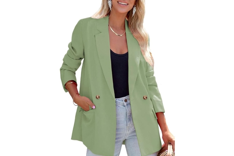 Look of the Day for April 4, 2024 features Heidi Klum in a sage-green blazer, matching turtleneck, high-waisted jeans, and heels. Shop similar pieces from Nordstrom and Amazon.