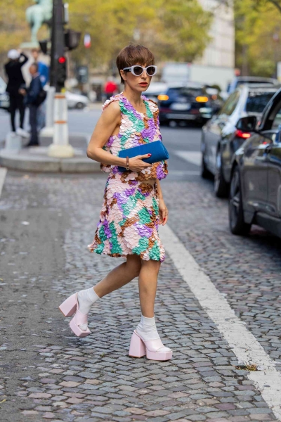 Spring fashion trends are easily mastered when you know how to wear mules: the warm weather shoe that's a style secret weapon. Discover exactly how to style mules, from platforms to flats and every style in-between, plus get fresh mule shoe outfit inspiration from InStyle.