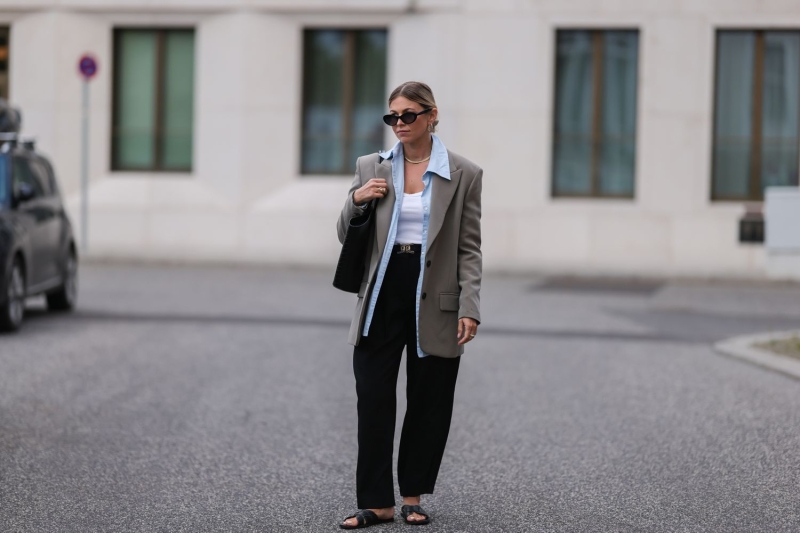 The "old money aesthetic" is all about neutrals, quiet luxury, and minimalism. The key to achieving the elegant aesthetic is taking a “less is more” approach. Here, discover all of the outfit inspiration you need.