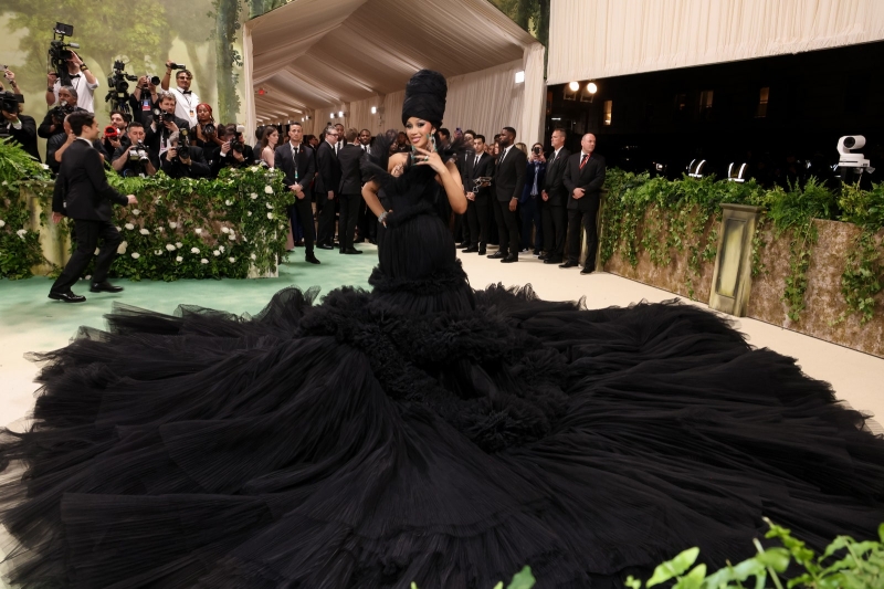 After Months of Canoodling, Sabrina Carpenter and Barry Keoghan Hit the 2024 Met Gala Red Carpet