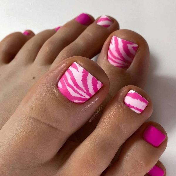 Excited for the start of sandal season? Here, scroll through 20 spring pedicure ideas to show off as the weather heats up.