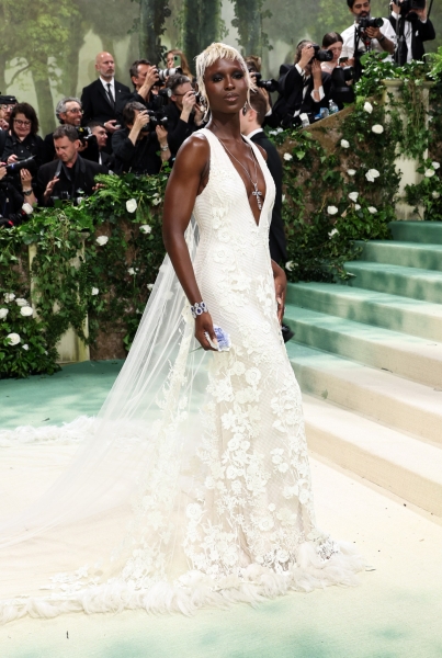 Jodie Turner-Smith’s Burberry Met Gala 20204 Look Featured 150,000 Faux Pearls