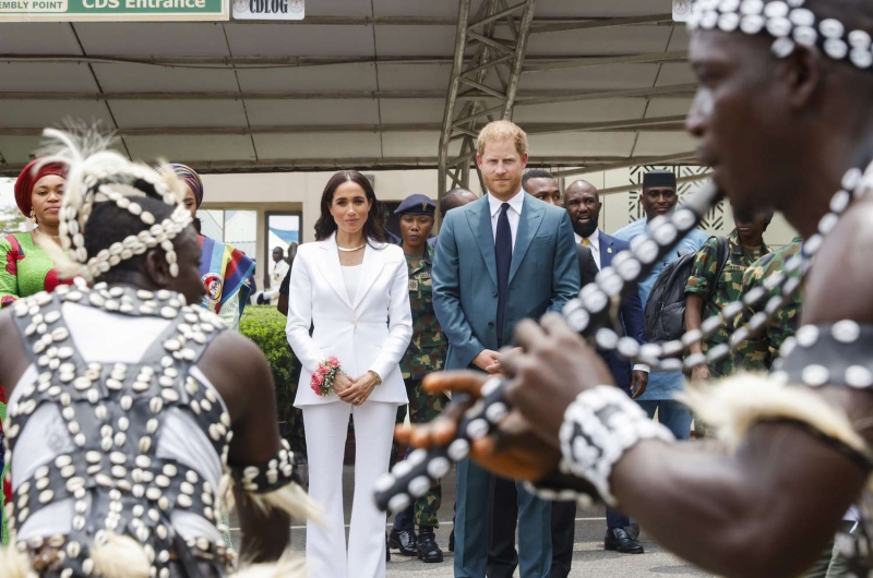 Meghan Markle and Prince Harry's busy Nigerian tour continues with a visit to the chief of defense staff headquarters. Meghan wore a bright white suit from Altuzarra.