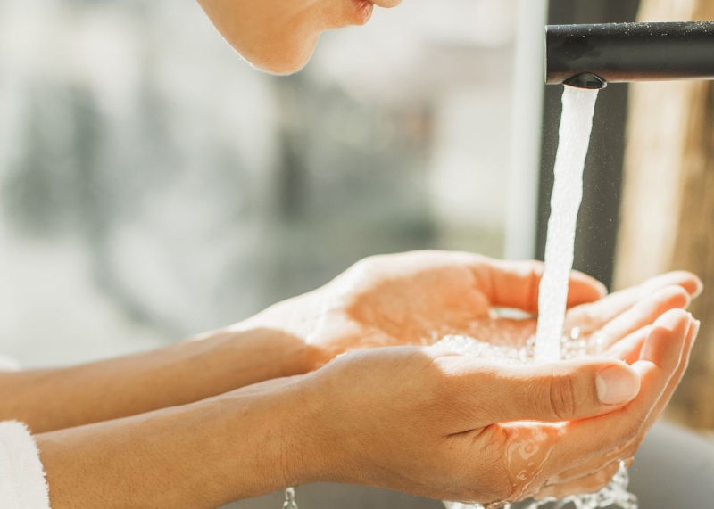 Should you wash your face every morning, or is this a skin-care step you can skip? Two dermatologists and an esthetician weigh in once and for all.