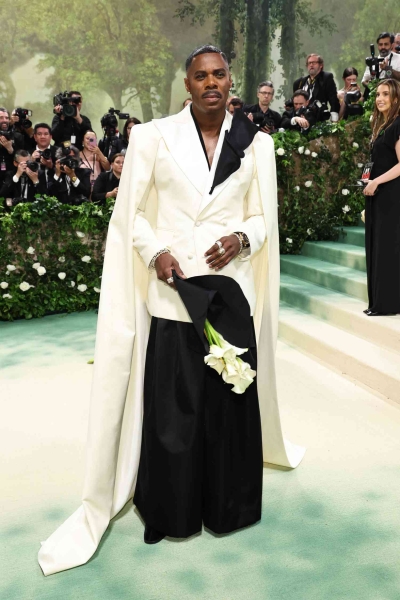 The 2024 Met Gala is a star-studded occasion like no other, and we've got the red carpet photos to prove it. See all the celeb arrivals, including Emma Chamberlain, Jennifer Lopez, and more at this year's Met Gala right here.