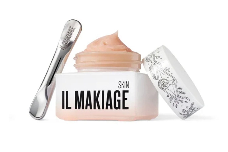 The Il Makiage No Filter Poreless Base Smoothing Primer is a skin-smoothing base for foundation. The formula diminishes the appearance of large pores, fine lines, and wrinkles, while prolonging foundation wear time.