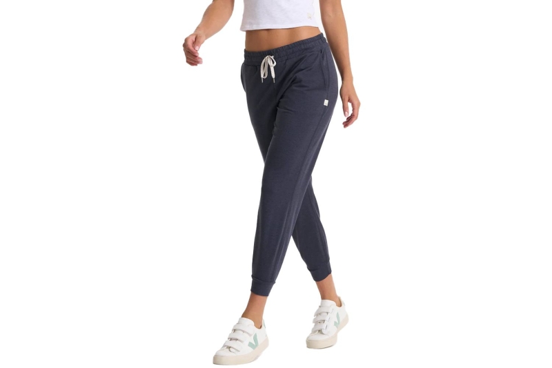 Vuori is a hush-hush activewear brand taking over New York City, and I’m totally into its flattering comfy clothes, including joggers, leggings, tank tops, and more. Shop the celeb-worn brand before it blows up.